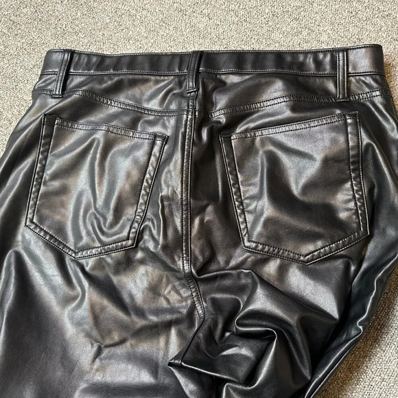 Abercrombie & Fitch 90s Ultra High Rise Straight Faux Black Leather Pants Sz 33 - Picture 7 of 7